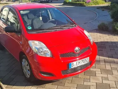 Gebraucht Toyota Yaris 69 PS (50 kW) 2009 Rot Kleinwagen