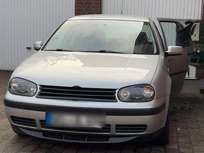 Silber Gebraucht 2001 VW Golf IV Kleinwagen | 1.550 € (Fairer Preis)