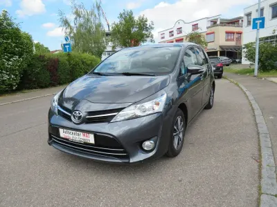 Gebraucht Toyota Verso Skyview Edition 111 PS (81 kW) 2014 Grau Van / Kleinbus