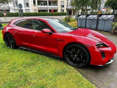 Rot Gebraucht 2022 Porsche Taycan GTS Sport Turismo Limousine | 84.500 € (Etwas zu teuer)