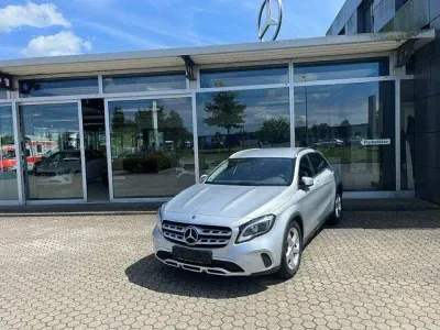 Gebraucht Mercedes GLA180 Urban 122 PS (89 kW) 2019 Silber SUV