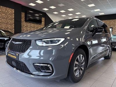 Usata Chrysler Pacifica 291 CV (214 kW) 2025 Grigio Furgone