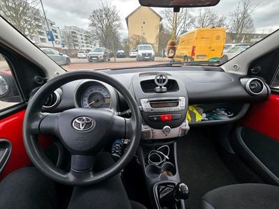 Gebraucht Toyota Aygo 68 PS (50 kW) 2006 Rot Kleinwagen