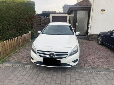 Gebraucht Mercedes A180 122 PS (89 kW) 2013 Weiß Kleinwagen