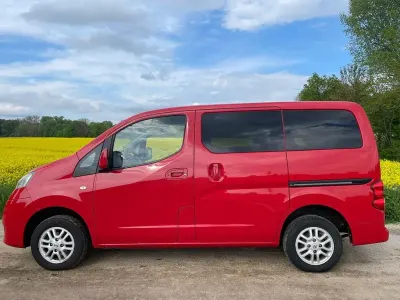 Gebraucht Nissan Evalia 110 PS (80 kW) 2013 Rot Van / Kleinbus