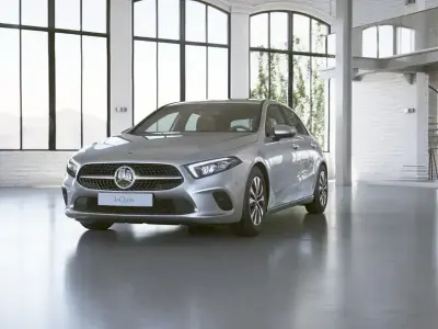 Używany Mercedes A180 116 KM (85 kW) 2023 Srebrny Sedan/Limuzyna