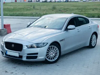 Gebraucht Jaguar XE Portfolio 163 PS (119 kW) 2016 Silber Limousine