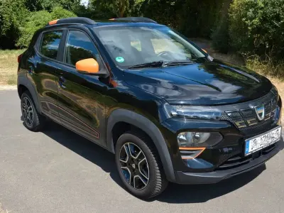 Gebraucht Dacia Spring Comfort Plus 33 kW (45 PS) 2022 Schwarz Kleinwagen