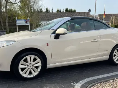 Usata Renault Mégane Cabriolet Floride 110 CV (80 kW) 2011 Beige Cabrio