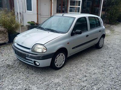 Gebraucht Renault Clio II 58 PS (42 kW) 2000 Silber Limousine