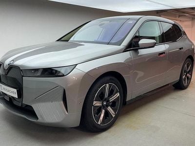 Neu BMW iX Comfort Edition 300 kW (408 PS) 2026 Spacesilber metallic SUV