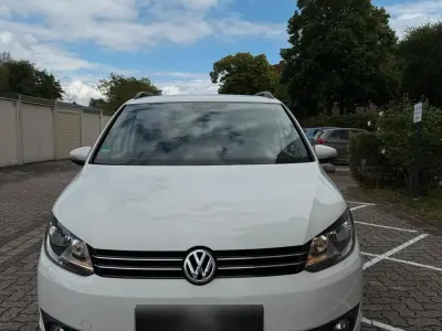 Gebraucht VW Touran 105 PS (77 kW) 2012 Weiß Van / Kleinbus