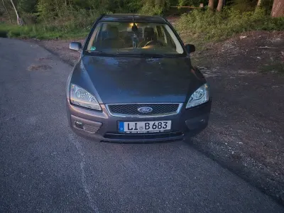 Occasion Ford Focus Trend 101 PK (74 kW) 2006 Grijs Sedan