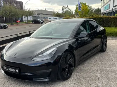 Käytetty Tesla Model 3