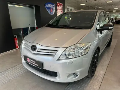 Gebraucht Toyota Auris Executive 132 PS (97 kW) 2011 Silber Kleinwagen