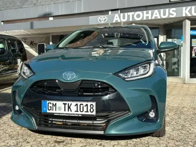 Gebraucht Toyota Yaris Hybrid Comfort 116 PS (85 kW) 2025 Grün Limousine