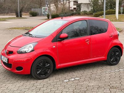 Gebraucht Toyota Aygo 68 PS (50 kW) 2011 Rot Kleinwagen