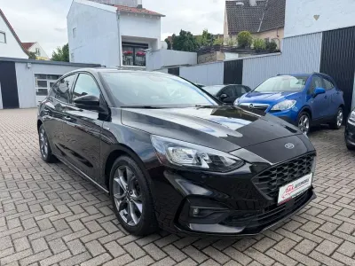 Gebraucht Ford Focus ST-Line 125 PS (91 kW) 2022 Schwarz Limousine