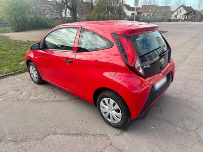 Usata Toyota Aygo 72 CV (52 kW) 2019 Rosso Utilitaria