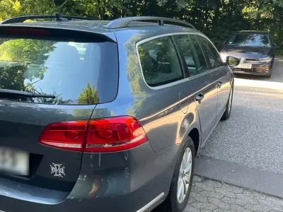 Gebraucht VW Passat 140 PS (102 kW) 2011 Grau Limousine