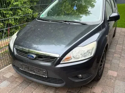 Gebraucht Ford Focus Titanium 136 PS (100 kW) 2010 Grau Limousine