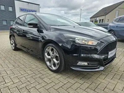 Gebraucht Ford Focus ST 250 PS (183 kW) 2017 Irdiumschwarz metallic Limousine