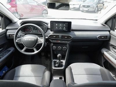 Metallic Gebraucht 2024 Dacia Jogger Extreme Van / Kleinbus | 22.350 € (Etwas zu teuer)