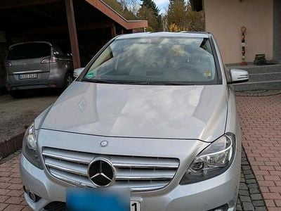 Gebraucht Mercedes B200 156 PS (114 kW) 2012 Silber Van / Kleinbus