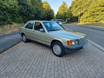Gebraucht Mercedes 190 72 PS (52 kW) 1984 Grün Limousine