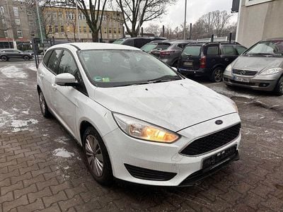 Frozen white Gebraucht 2017 Ford Focus Trend Kombi | 3.950 € (Superpreis)