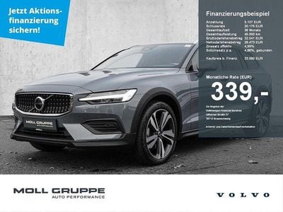 Grau Gebraucht 2023 Volvo V60 CC Plus Kombi | 33.580 € (Guter Preis)