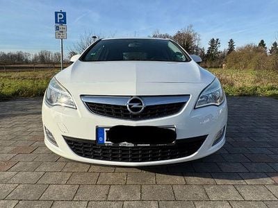 Gebraucht Opel Astra 140 PS (102 kW) 2012 Weiß Limousine