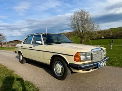 Gebraucht Mercedes E300 88 PS (64 kW) 1981 Beige Limousine