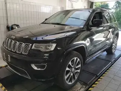 Gebraucht Jeep Grand Cherokee Overland 250 PS (183 kW) 2019 Schwarz SUV