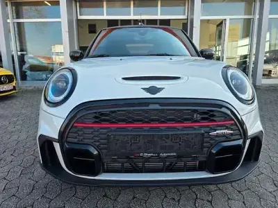 Używany Mini John Cooper Works 231 KM (169 kW) 2023 Biały Hatchback