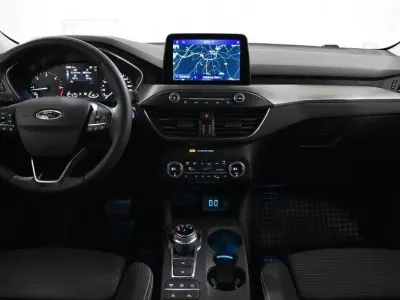 Używany Ford Focus Titanium 120 KM (88 kW) 2021 Srebrny Sedan/Limuzyna