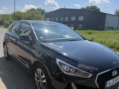 Gebraucht Hyundai i30 110 PS (80 kW) 2018 Schwarz Kombi