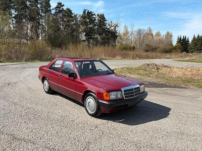 Usata Mercedes 190 75 CV (55 kW) 1993 Rosso Berlina