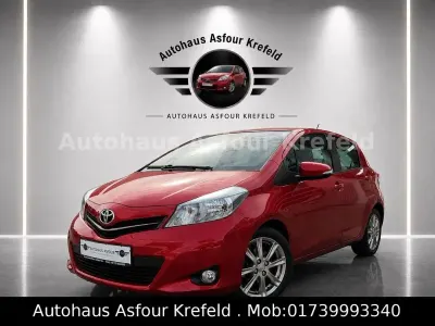 Gebraucht Toyota Yaris Club 99 PS (72 kW) 2013 Rot Kleinwagen