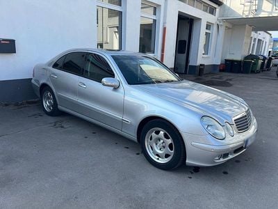 Usata Mercedes E220 Elegance 150 CV (110 kW) 2002 Argento Berlina