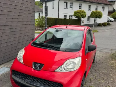 Gebraucht Peugeot 107 68 PS (50 kW) 2009 Rot Kleinwagen