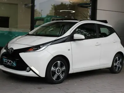 Gebraucht Toyota Aygo X-wave 69 PS (50 kW) 2017 Weiß Kleinwagen