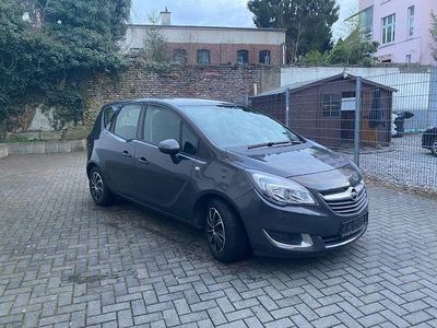 Grau Gebraucht 2015 Opel Meriva Style Van / Kleinbus | 6.900 € (Fairer Preis)