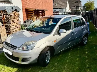 Gebraucht Ford Fiesta 69 PS (50 kW) 2005 Silber Kleinwagen