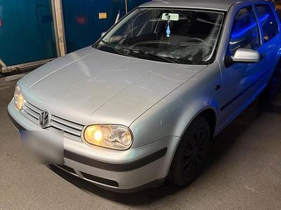Silber Gebraucht 2001 VW Golf IV Kleinwagen | 800 € (Guter Preis)