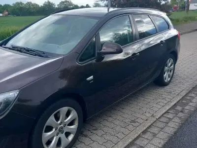 Gebraucht Opel Astra Energy 110 PS (80 kW) 2014 Braun Kombi