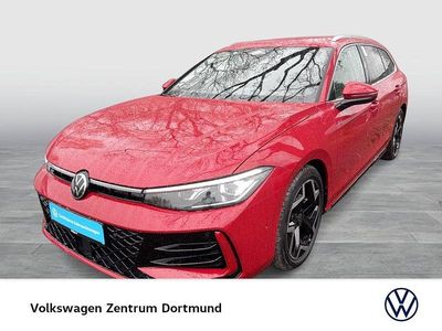 Gebraucht VW Passat R-line 150 PS (110 kW) 2024 Chilirot metallic Kombi