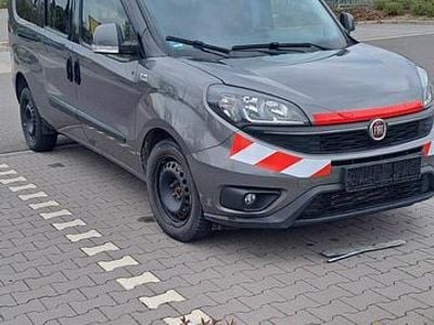 Usata Fiat Doblò 101 CV (74 kW) 2021 Grigio Monovolume