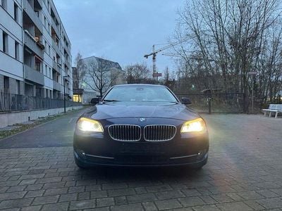Gebraucht BMW 525 Sport Line 204 PS (150 kW) 2011 Blau Limousine