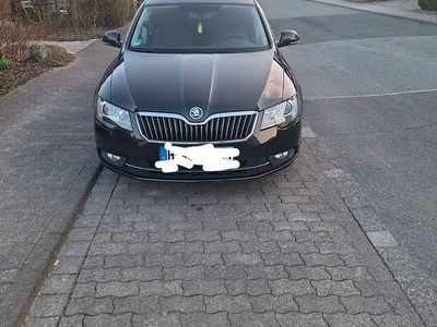 Gebraucht Skoda Superb Active 140 PS (102 kW) 2014 Schwarz Kombi
